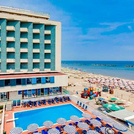בלריה-איגאה מרינה Hotel Majestic מראה חיצוני תמונה