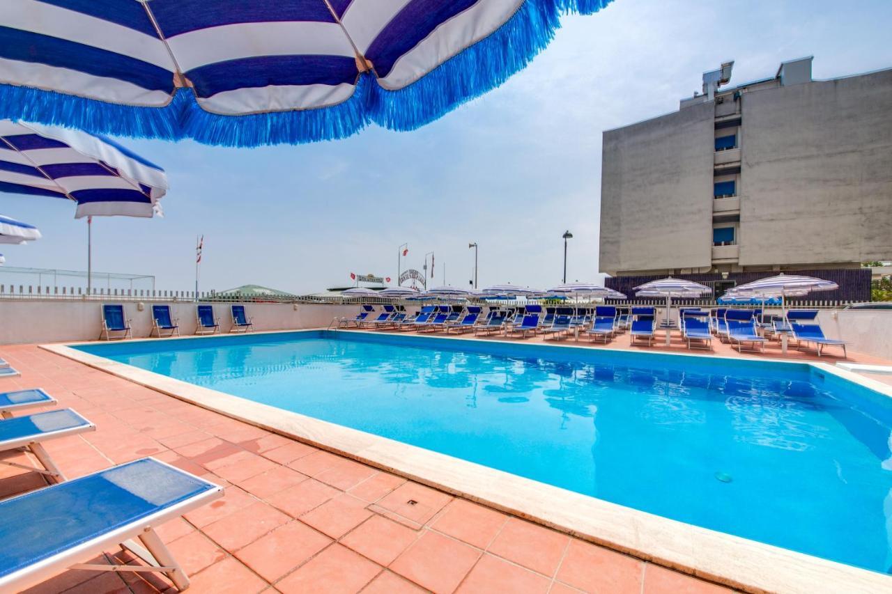 בלריה-איגאה מרינה Hotel Majestic מראה חיצוני תמונה