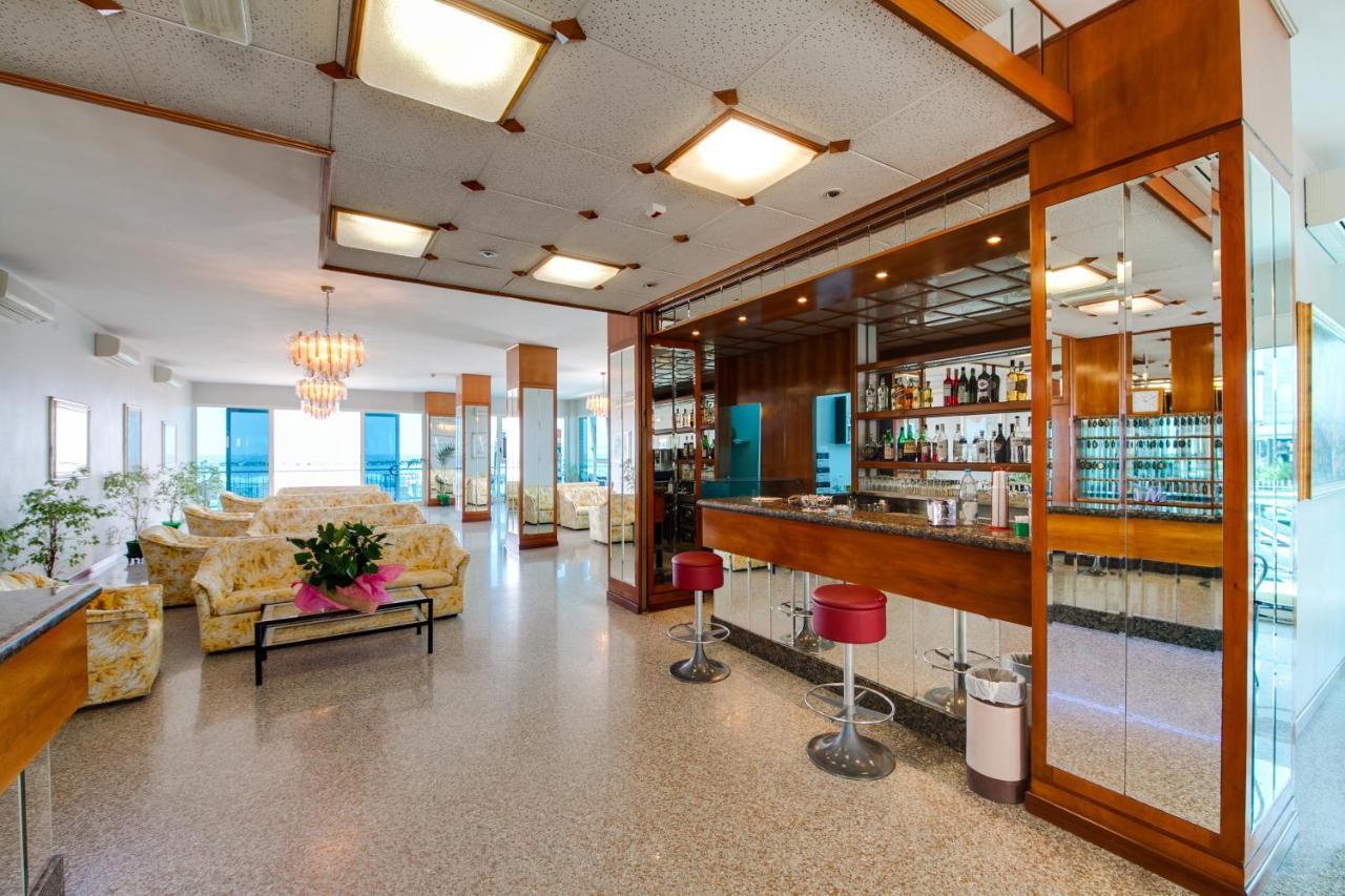 בלריה-איגאה מרינה Hotel Majestic מראה חיצוני תמונה
