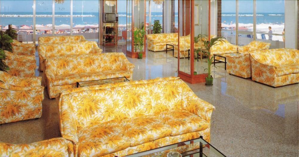 בלריה-איגאה מרינה Hotel Majestic מראה חיצוני תמונה