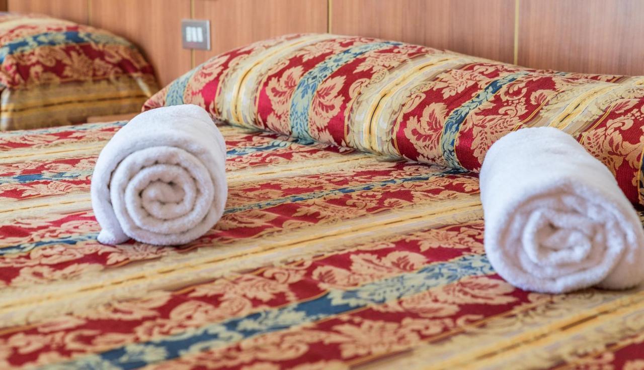 בלריה-איגאה מרינה Hotel Majestic מראה חיצוני תמונה